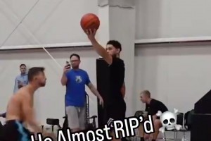 太恐怖了！白喬丹最危險的一次扣籃！差點被球網勒住脖子